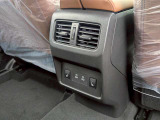 後席エアコン吹き出し口もついており、車内の温度をすばやく快適にしてくれます