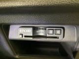 ハンドルの右下にETC2.0がついています。高速道路の料金所の通過も楽々です。 カードの取り出しもしやすい場所についています。