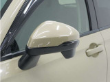 ◆ドアミラーウインカー◆ドアミラーにウインカーを装備しています。対向車に自身の進行方向を合図し安全に運転できます。