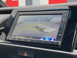■バックカメラ■ガイドラインが表示されるので、バック駐車が苦手な方でも安心です!ギアをリバースに入れれば自動的に切り換わりますので、面倒な操作も不要です♪狭い駐車場もお車を傷つけず安心ですね!