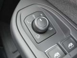 【リバース連動ミラー】サイドミラー調整レバーを「L」に切り替えシフトをバックに入れると助手席側のミラーが下に動きます!死角となる位置の確認も安心です!「0」に戻すと助手席ミラー位置も戻ります!