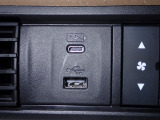 USBつなげられます♪充電などお役にたちますよ!!
