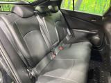 後部座席も気になるようなキズ・汚れやへたり等、大きなダメージはなく、良好な状態です。
