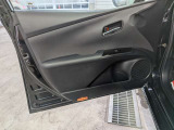 パワーウィンドウのスイッチですよ。運転席に居ながら窓を開け閉めのコントロールできます。