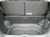 ラゲッジアンダーボックス:普段使わない物や外から見られたくない荷物を入れられます。