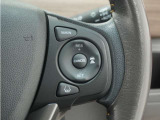 ◆アダプティブクルーズコントロール◆予め設定した車速内でクルマが自動的に加減速。前走車との適切な車間距離を維持しながら追従走行します。【LKAS】車線維持支援システムでステアリング操作を支援。