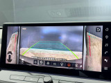 12.3インチワイドディスプレイを採用。情報を同時に表示できる3分割画面も可能