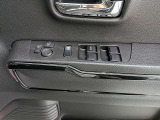 パワーウィンドウのスイッチですよ。運転席に居ながら窓を開け閉めのコントロールできます。
