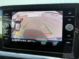 ガイドライン付きバックカメラで安全な駐車をサポートします。