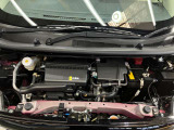 エンジンルームもクリーニング済みできれいですよ。日産の整備士がしっかりと丁寧に点検していますので安心してお乗りいただけます