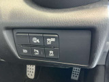 運転席横のスイッチでアイドリングスイッチやパーキングセンサーのON/OFFの切替が可能です。