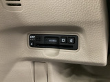 ハンドルの左下にETCがついています。高速道路の料金所の通過も楽々です。 カードの取り出しもしやすい場所についています。