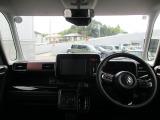 明るく広々した車内で、運転に全集中できます