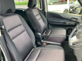 ゆったり座れる運転席シート、状態も良好です!!!