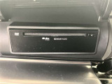 CD・DVDデッキが装着されており、お気に入りのCDやDVDを車内再生できます。