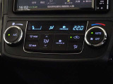 車内を快適に、オートエアコンを装備しています。