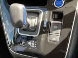 電動ブレーキ&オートホールドでブレーキ力を自動でキープ、信号待ちなどの停車時に、ブレーキペダルを踏み続けていなくても自動的にブレーキ力がキープ。ペダルを踏み続けることによる足の疲れを緩和します。