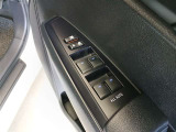 ワンタッチで操作できるパワーウィンドウは、快適性と安全性を両立。毎日のドライブをより便利で安心にしてくれる装備です!