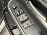 全席に電動パワーウインドウを装備。乗員それぞれが快適に操作できます。