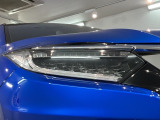 LEDヘッドライトは、点灯の瞬間から最大光量を発揮し、突然暗くなるトンネルなどでの安定感を高めます。