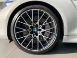 フロントには245/35R19のタイヤを装着。スポーティな走りを支えるワイドなタイヤと大径ホイールの組み合わせです。