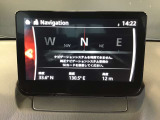 ナビゲーション機能はついておりません。別途純正SDカードをご購入いただくことで、ナビ機能が使えます!