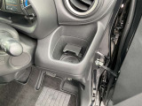 運転席右前のドリンクホルダーです。