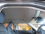 車内は落ち着いたライトグレーの天井生地です。明るい色合いで、車内空間を広く見せる効果があります☆
