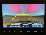 【バックカメラ】運転が苦手な方も車庫入れラクラクです!ギアをリバースに入れれば自動的に切り換わりますので、面倒な操作は不要です♪狭い駐車場もお車を傷つけず安心ですね!