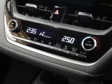 運転席と助手席でそれぞれ温度設定出来る左右独立温度コントロールフルオートエアコン♪
