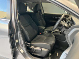 運転席まわりです。運転席からの視界が左右に広く隅々まではっきりと見渡せます!クルマの前端も把握しやすく安心して運転できます!
