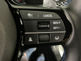 【アダプティブ・クルーズ・コントロール】予め設定した車速内でクルマが自動的に加減速。 前走車との適切な車間距離を維持しながら追従走行し、高速道路でのドライバーの疲労を軽減してくれる嬉しい機能付♪