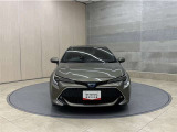 お車購入のポイントとなるフロントマスクです!シャープな目つきが印象的なデザインのヘッドランプです。