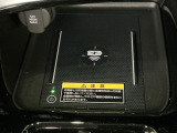 スマホを置くだけで充電できるワイヤレス充電器!ケーブルの抜き差しが不要なのでとても便利です♪