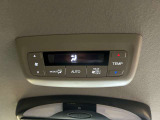 ダブルエアコン装備なので後席からでも温度調節が可能です♪