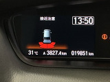 パーキングセンサーシステムは走行中に障害物が迫ると音と表示でお知らせ、低速走行時時の安心感を高めます