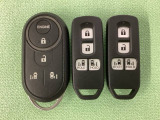 スマートキー付きですからドアロックの開閉およびエンジンスタートが楽々です。電動スライドドアの開け閉めもボタンで操作できます。加えて、純正リモコンエンジンスターター用の操作キーもついています。