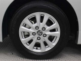 15インチアルミホイールを装着しています。タイヤサイズ195/65R15