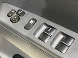 【電動格納ミラー】サイドミラーは電動格納式となっており、狭い駐車場でもキズがつくリスクを抑えられます。