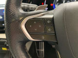 運転中、オーディオの操作をしてて、ハッとしたことはありませんか?ステアリングスイッチは、運転中でもハンドルでオーディオの操作が可能です。安全なドライブをサポートします。