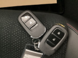 家族やパートナーと個別に持てるため、貸し借りの手間がなくスムーズに乗車できます。また、メインキーを自宅に置いたまま、もう一方をサブとして常に鞄に入れておけるため、持ち出し忘れを防げる点も便利です。