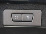 電動トランクリッド付きです。挟み込み防止機能付きです。