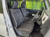 運転席シート廻りは使用感も少なく、良好な状態となっています。丁寧に使われていたことがよくわかりますね。