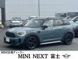 MINI最大サイズのSUVモデル。広い室内と高い走破性を備え、日常使いからアウトドアまで幅広く活躍。MINIらしいデザインと走りも魅力の一台です。