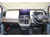 操作性に優れた運転席となります!小物入れや各ボタンの配置にこだわり、使いやすいです!座り心地もよく視認性も良好なのでロングドライブもお任せ下さい!