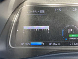駆動用リチウムイオンバッテリー容量(SOC)は、フルの12セグメントあります。ほとんど劣化していませんのでご安心ください。