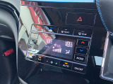 お好みの温度に合わせれば自動的に調節、オートエアコン装備。年中快適な車内。