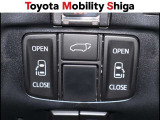 乗り降り便利な両側電動スライドドア装着車です。バックドアの開け閉めに便利なパワ-バックドアや開放的なサンル-フも装備しております。