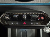 ドライバーを中心に考えた運転席の設定になっております。ナビゲーション/エアコンの操作も簡単に操作が可能です。是非、ご試乗で体感していただくことをおススメいたします。