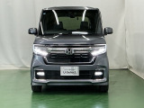 LEDヘッドライトを装備しています。LEDヘッドライトはとても明るく、雨の日や夜間走行も安全・安心です。オートライトコントロール付きで周囲の明るさに応じて自動で点灯・消灯します